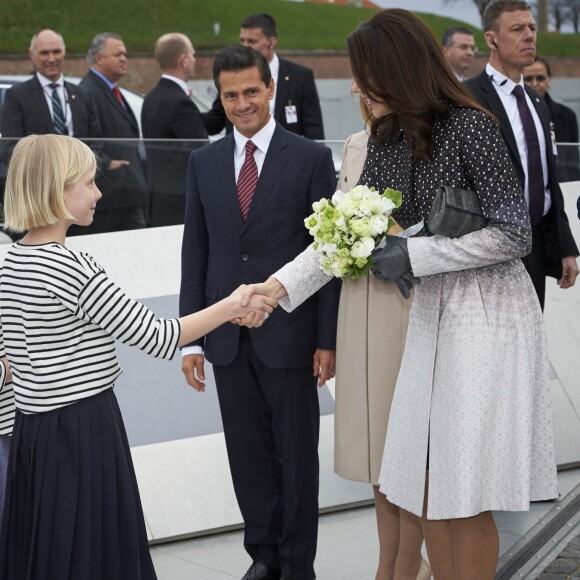 Le prince Frederik et la princesse Mary de Danemark ont accompagné le président du Mexique Enrique Pena Nieto et sa femme Angèlica Rivera lors de leur visite au château de Kronborg et au musée Maritime à Elseneur, le 13 avril 2016, lors de leur visite d'Etat.