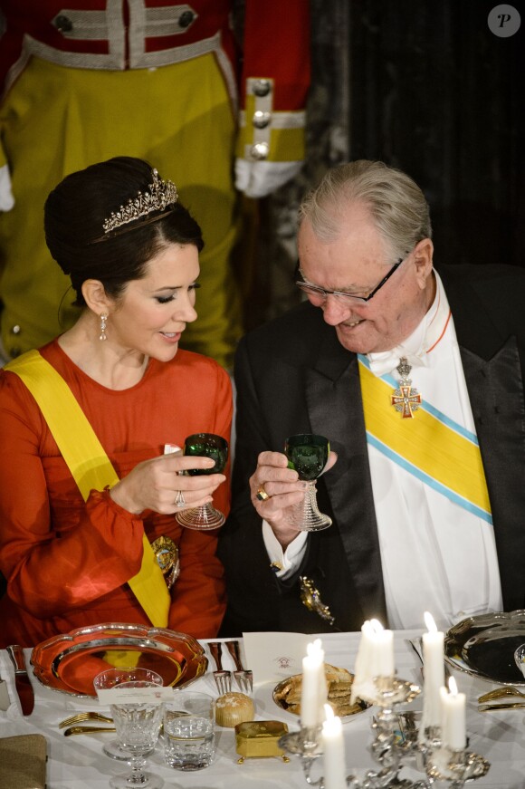 La princesse Mary et le prince Henrik de Danemark au banquet d'Etat pour le président du Mexique Enrique Pena Nieto et sa femme Angelica Rivera au château de Fredensborg le 13 avril 2016