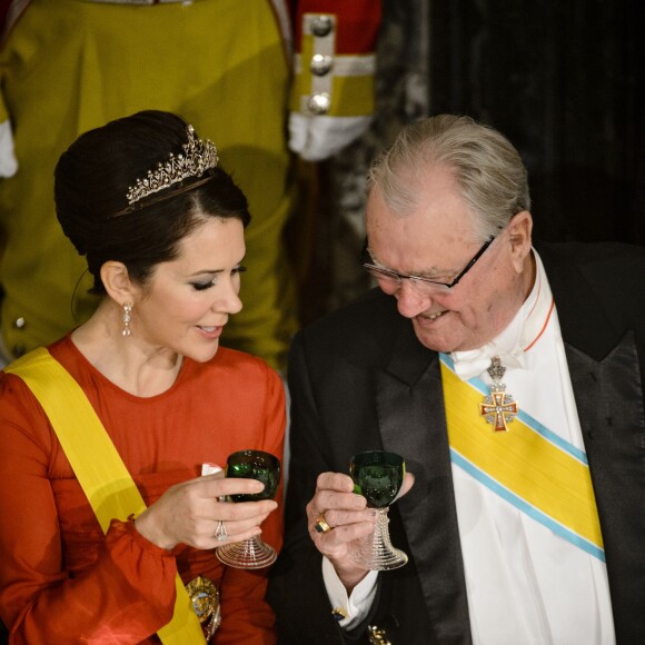 La princesse Mary et le prince Henrik de Danemark au banquet d'Etat pour le président du Mexique Enrique Pena Nieto et sa femme Angelica Rivera au château de Fredensborg le 13 avril 2016