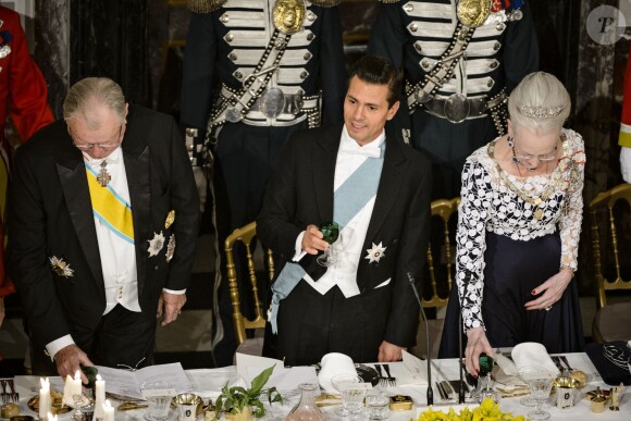 Le prince Henrik, Enrique Pena Nieto et la reine Margrethe II de Danemark au banquet d'Etat pour le président du Mexique Enrique Pena Nieto et sa femme Angelica Rivera au château de Fredensborg le 13 avril 2016