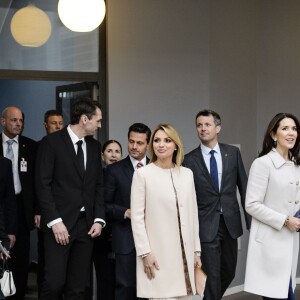 Le président du Mexique, Enrique Pena Nieto, et sa femme, Angelica Rivera, visitaient l'école Tjornegards avec le prince Frederik et la princesse Mary de Danemark à Gentofte le 14 avril 2016 lors de leur visite officielle de deux jours.