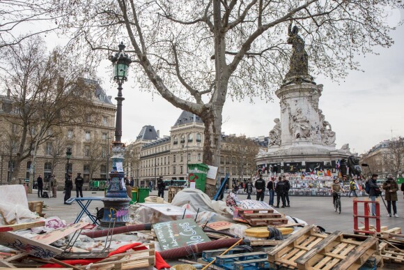 Démantèlement des installations place de la République, au bout du 12ème jour de "Nuit Debout" à Paris, le 11 avril 2016.