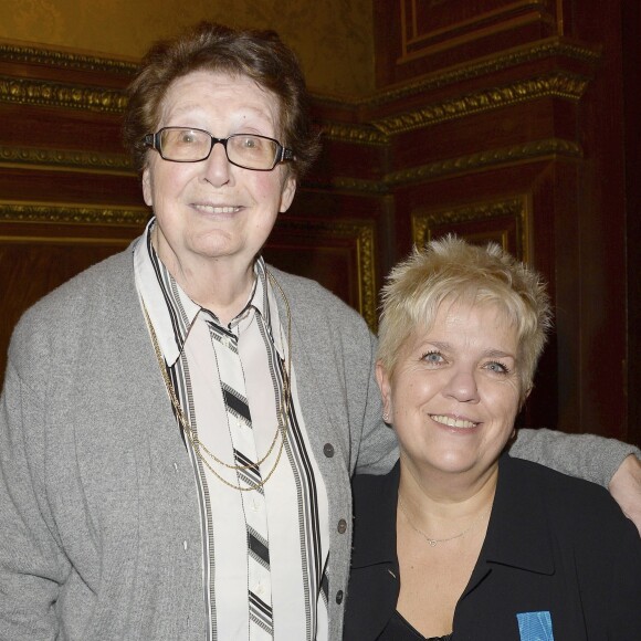 Mimie Mathy et sa mère Roberte au théâtre de la Porte Saint-Martin à Paris le 13 decembre 2013