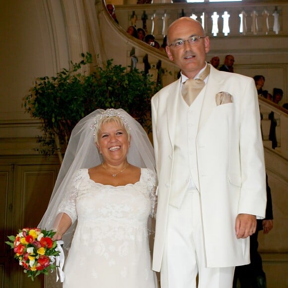 Mariage de Mimie Mathy et Benoist Gerard à la mairie de Neuilly en 2005.