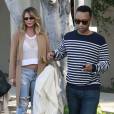  Chrissy Teigen et John Legend font du shopping à Los Angeles le 19 mars 2016 
     