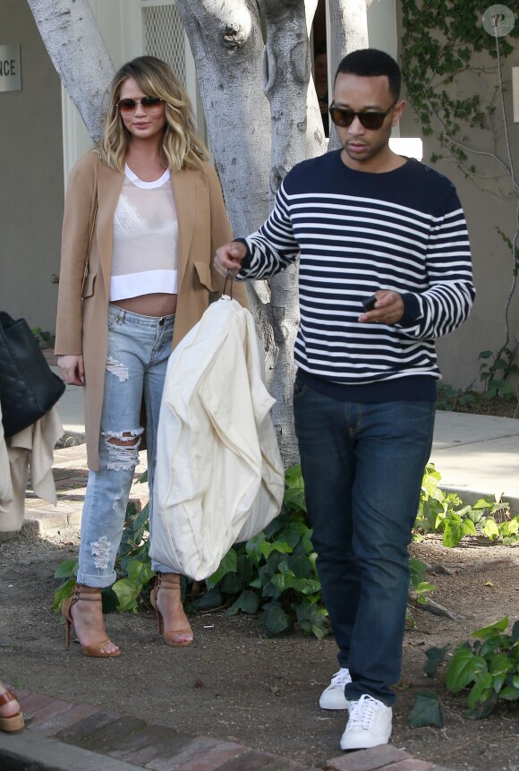 Chrissy Teigen et John Legend font du shopping à Los Angeles le 19 mars 2016
 