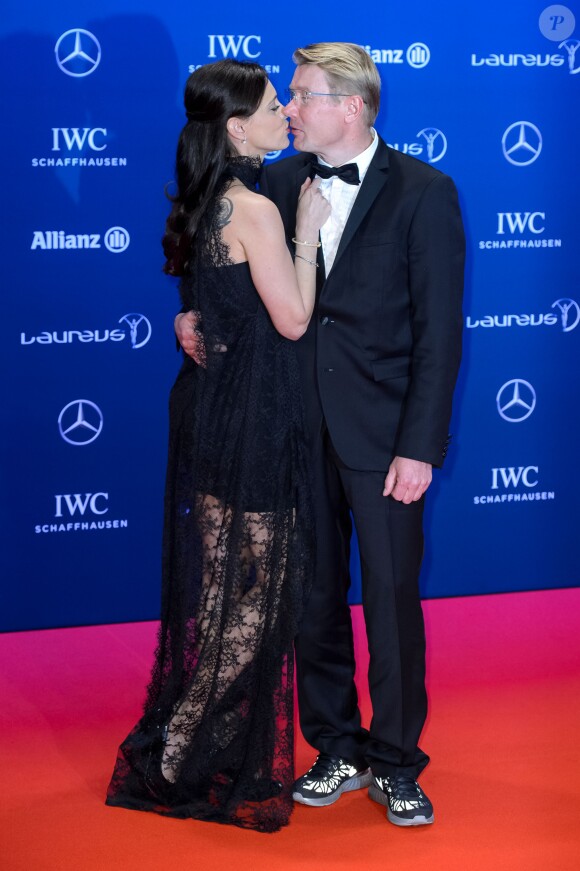 Mika Häkkinen et sa compagne Marketa Remesova assistent aux Laureus World Sports Awards 2016" à Berlin. Le 18 avril 2016.