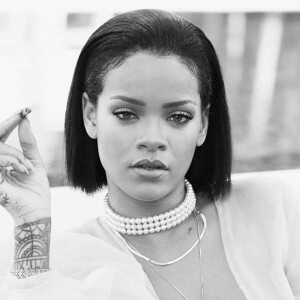 Rihanna, blunt en main, fête le 20 avril en dévoilant le clip de la chanson Needed Me.