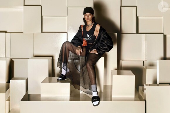Puma dévoile la Fur Slide de la collection FENTY x PUMA by Rihanna, disponible le 22 avril.