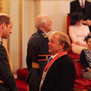 Le prince William remettait dans l'après-midi du 22 avril 2016 des décorations au palais de Buckingham, à Londres, avant de recevoir Barack Obama et son épouse Michelle pour un dîner privé au palais de Kensington.