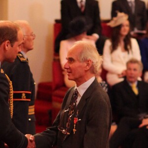 Le prince William remettait dans l'après-midi du 22 avril 2016 des décorations au palais de Buckingham, à Londres, avant de recevoir Barack Obama et son épouse Michelle pour un dîner privé au palais de Kensington.