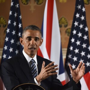 Le président américain Barack Obama et le Premier ministre britannique David Cameron lors d'une conférence de presse commune au bureau des affaires étrangères et du Commonwealth à Londres, le 22 avril 2016, après leur entretien au 10 Downing Street.