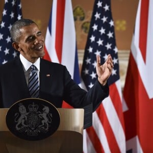 Le président américain Barack Obama et le Premier ministre britannique David Cameron lors d'une conférence de presse commune au bureau des affaires étrangères et du Commonwealth à Londres, le 22 avril 2016, après leur entretien au 10 Downing Street.