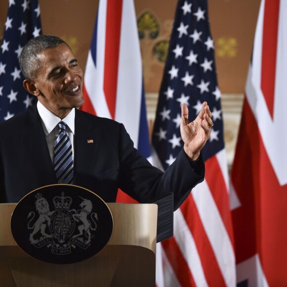 Le président américain Barack Obama et le Premier ministre britannique David Cameron lors d'une conférence de presse commune au bureau des affaires étrangères et du Commonwealth à Londres, le 22 avril 2016, après leur entretien au 10 Downing Street.