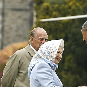 La reine Elizabeth II et le prince Philip ont accueilli à leur arrivée le président américain Barack Obama et sa femme la première dame Michelle à leur descente d'hélicoptère au palais de Windsor, le 22 avril 2016. Pour l'occasion, le couple royal anglais est allé chercher en voiture le président américain et sa femme. Le prince Philip a pris le volant.