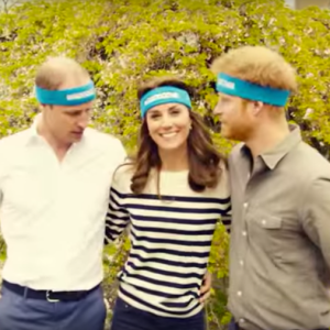 Kate Middleton, le prince William et le prince Harry ont participé le 21 avril dans les jardins de leur résidence du palais de Kensington à un spot de sensibilisation à la santé mentale pour le compte de l'association Heads Together révélé le 24 avril 2016.