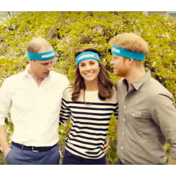 Kate Middleton, le prince William et le prince Harry ont participé le 21 avril dans les jardins de leur résidence du palais de Kensington à un spot de sensibilisation à la santé mentale pour le compte de l'association Heads Together révélé le 24 avril 2016.