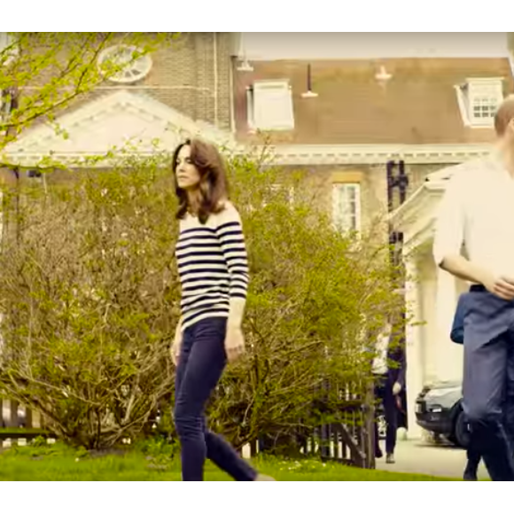 Kate Middleton, le prince William et le prince Harry ont participé le 21 avril dans les jardins de leur résidence du palais de Kensington à un spot de sensibilisation à la santé mentale pour le compte de l'association Heads Together révélé le 24 avril 2016.