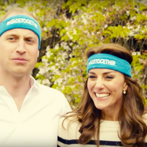 Kate Middleton, le prince William et le prince Harry ont participé le 21 avril dans les jardins de leur résidence du palais de Kensington à un spot de sensibilisation à la santé mentale pour le compte de l'association Heads Together révélé le 24 avril 2016.