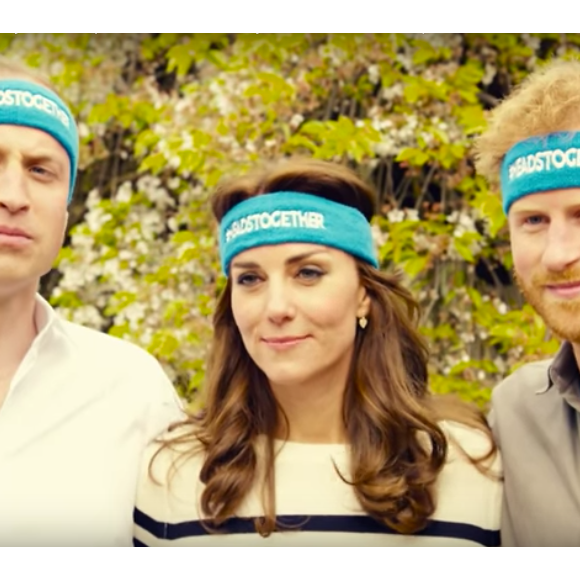 Kate Middleton, le prince William et le prince Harry ont participé le 21 avril dans les jardins de leur résidence du palais de Kensington à un spot de sensibilisation à la santé mentale pour le compte de l'association Heads Together révélé le 24 avril 2016.