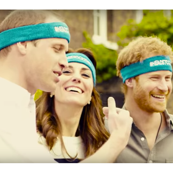 Kate Middleton, le prince William et le prince Harry ont participé le 21 avril dans les jardins de leur résidence du palais de Kensington à un spot de sensibilisation à la santé mentale pour le compte de l'association Heads Together révélé le 24 avril 2016.