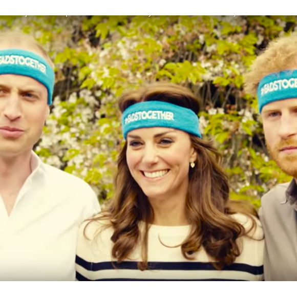 Kate Middleton, le prince William et le prince Harry ont participé le 21 avril dans les jardins de leur résidence du palais de Kensington à un spot de sensibilisation à la santé mentale pour le compte de l'association Heads Together révélé le 24 avril 2016.