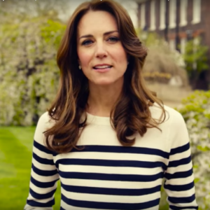 Kate Middleton, le prince William et le prince Harry ont participé le 21 avril dans les jardins de leur résidence du palais de Kensington à un spot de sensibilisation à la santé mentale pour le compte de l'association Heads Together révélé le 24 avril 2016.