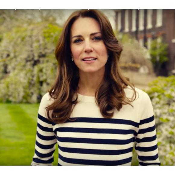 Kate Middleton, le prince William et le prince Harry ont participé le 21 avril dans les jardins de leur résidence du palais de Kensington à un spot de sensibilisation à la santé mentale pour le compte de l'association Heads Together révélé le 24 avril 2016.