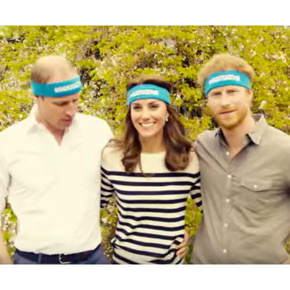 Kate Middleton, le prince William et le prince Harry ont participé le 21 avril dans les jardins de leur résidence du palais de Kensington à un spot de sensibilisation à la santé mentale pour le compte de l'association Heads Together révélé le 24 avril 2016.