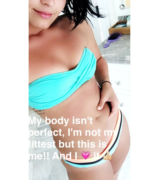 Demi Lovato enfin bien dans sa peau et fière de son corps, s'affiche en maillot sur Snapchat. Photo publiée, le 24 avril 2016