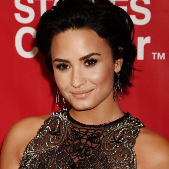 Demi Lovato à la soirée MusiCares Person of the Year 2016 en l'honneur de Lionel Richie au Convention Center à Los Angeles, le 13 février 2016 © CPA/Bestimage