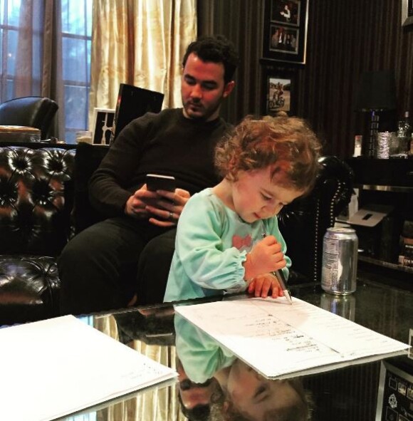 Kevin Jonas et sa fille Alena, sur Instagram. Février 2016