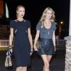 Paris Hilton et sa soeur Nicky ont passé la soirée ensemble à West Hollywood. Après avoir dîné au restaurant Craig, les soeurs sont allées retirer de l'argent à un guichet ATM dans une station essence. Le 29 octobre 2015