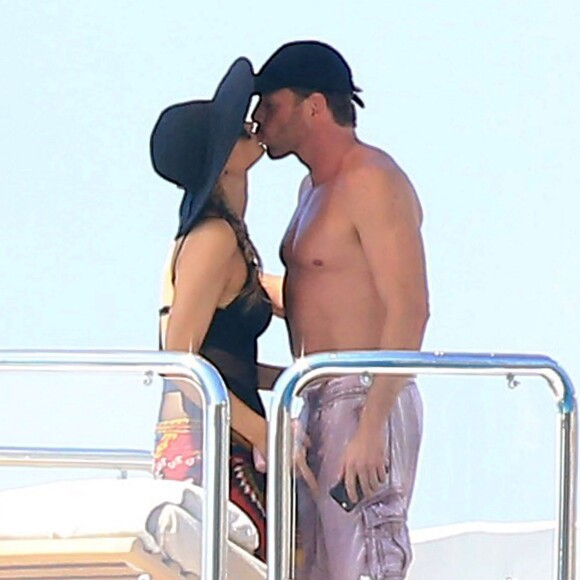 Paris Hilton en vacances à Formentera avec son boyfriend Thomas Gross le 9 juin 2015.