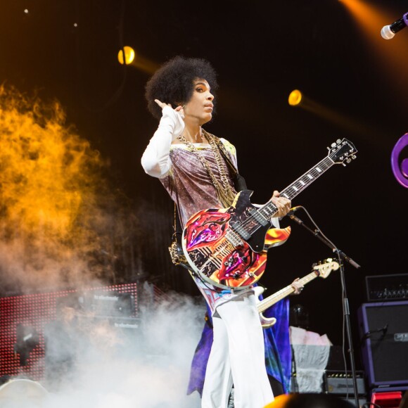 Le chanteur Prince en concert à Manchester. Le 16 mai 2014