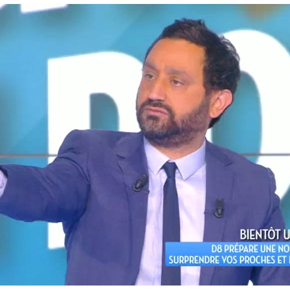 L'animateur Cyril Hanouna annonce à Enora Malagré et Matthieu Delormeau qu'il présentera une nouvelle émission avec eux. "Touche pas à mon poste" sur D8, le 2 mai 2016.