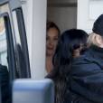 Khloe Kardashian et son amie Malika Haqq à la sortie du centre dermatologique Epione à Beverly Hills. Khloe se cache le visage mais laisse entrevoir des marques aux dessus de sa lèvre supérieure. Le 2 mai 2016