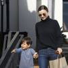 Miranda Kerr emmène son fils Flynn déjeuner au restaurant Ollo à Malibu. Ils promènent leur chien et font ensuite du shopping chez Toy Crazy. Le 4 mai 2016