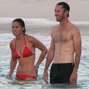 Exclusif - Pippa Middleton avec son ami James Matthews en vacances à Saint-Barthélemy, sur la plage de l'Eden Rock, le 22 août 2015.