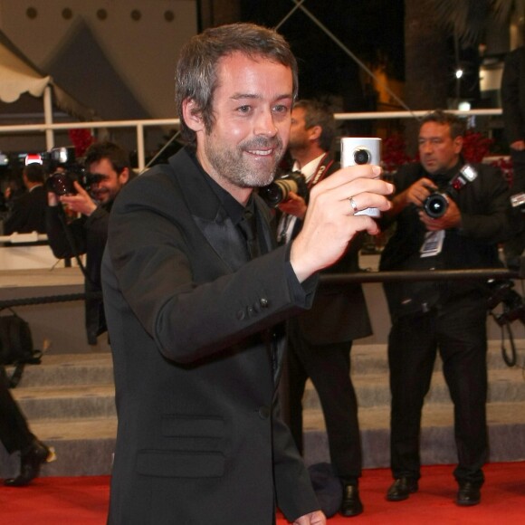 YANN BARTHES - MONTEE DES MARCHES DU FILM "L'AUTRE MONDE" - 63 EME FESTIVAL DU FILM DE CANNES