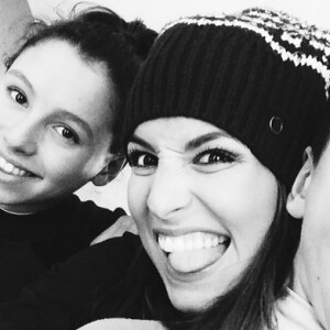 Laury Thilleman, son frère Hugo (10 ans) et sa petite soeur Julie (14 ans). Mars 2014.