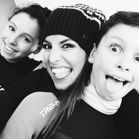 Laury Thilleman, son frère Hugo (10 ans) et sa petite soeur Julie (14 ans). Mars 2014.