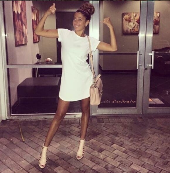 Coralie Porrovecchio en petite robe sexy sur Instagram
