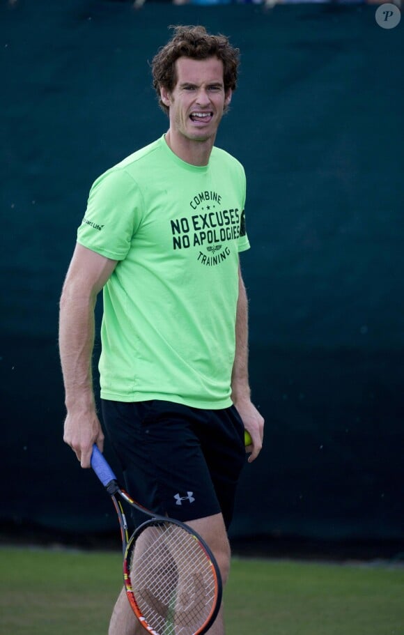 Andy Murray lors de l'entraînement au tournoi de tennis de Wimbledon à Londres le 7 juillet 2015.