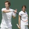 Andy Murray et son entraîneuse Amélie Mauresmo, enceinte lors de l'entraînement au tournoi de tennis de Wimbledon à Londres, le 24 juin 2015.