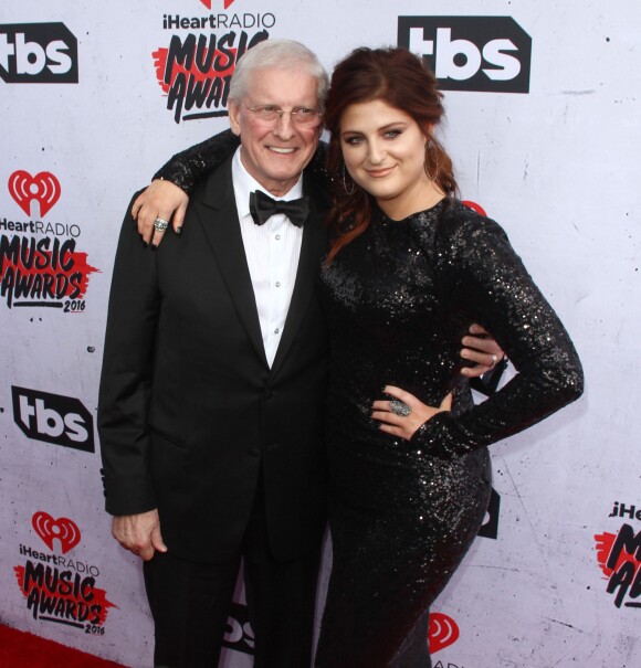 Meghan Trainor et son père Gary Trainor à la soirée des iHeartRadio Music Awards à Inglewood, le 3 avril 2016.
