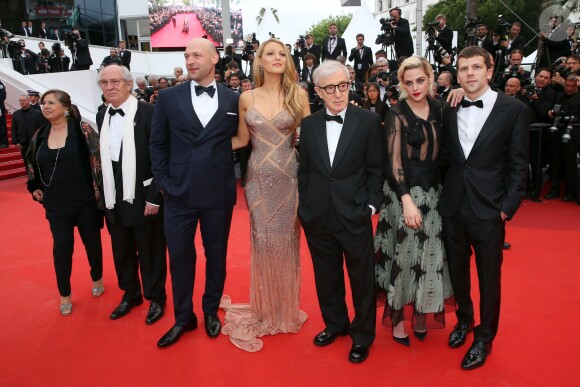 Vittorio Storaro, Corey Stoll, Blake Lively, Woody Allen, Kristen Stewart et Jesse Eisenberg - Montée des marches du film Café Society pour l'ouverture du Festival de Cannes le 11 mai 2016