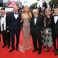 Cannes 2016: Blake Lively enceinte et lumineuse, Kristen Stewart en transparence