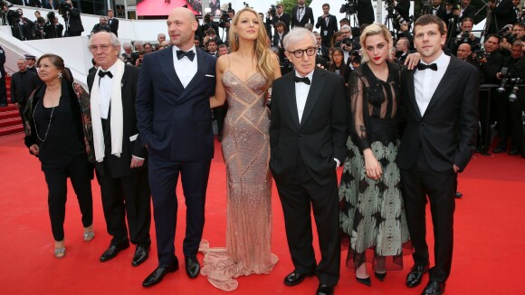 Cannes 2016: Blake Lively enceinte et lumineuse, Kristen Stewart en transparence