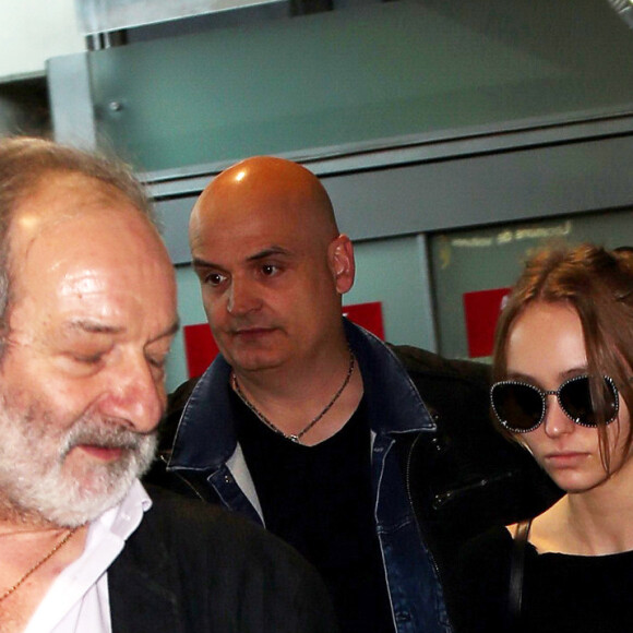 Lily Rose Depp arrive à l'aéroport de Nice pour se rendre au 69ème festival international du film de Cannes à Nice le 12 mai 2016.